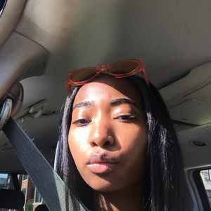 Meet your Posher, Aziza